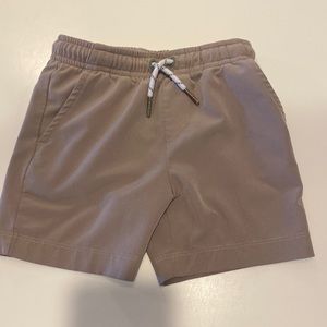 EUC Vineyard Vines tan toddler performance shorts